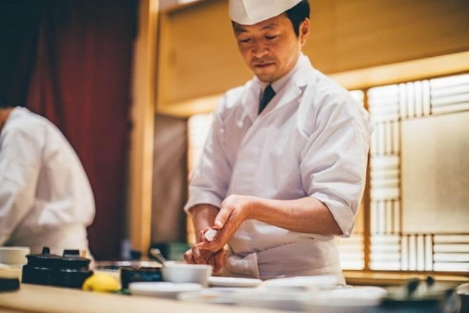 Tokyo Morning Tour : Meiji Shrine, Asakusa and Fish Market - Senso-ji in Asakusa: Kaminarimon and the classic temple walk