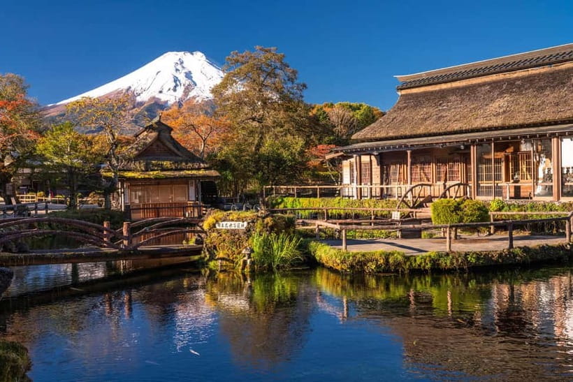 Tokyo: Mt. Fuji, Arakurayama Sengen Park, Oshino Hakkai Tour - The guide setup: what English guidance looks like in real life