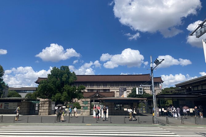 Tokyo National Museum Private Tour - Inside the museum: how the guide helps you read 3,000 works