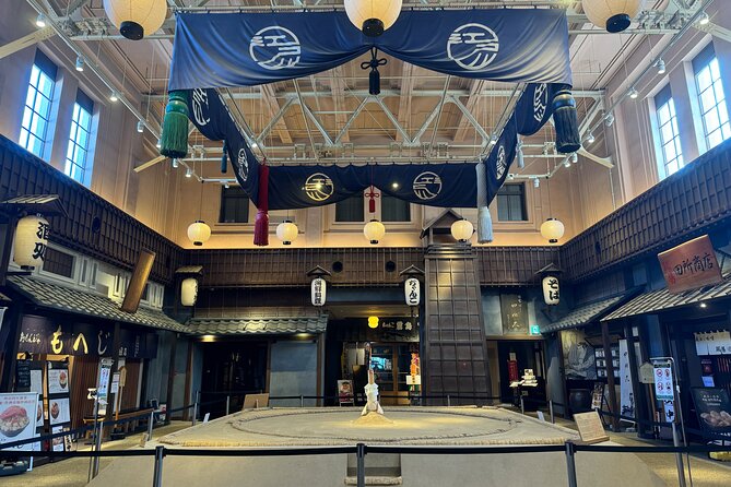 TOKYO , No1 Yokozuna Stable Morning Practice in Ryogoku - Getting there on time: the 7-Eleven meet-up and the morning pace