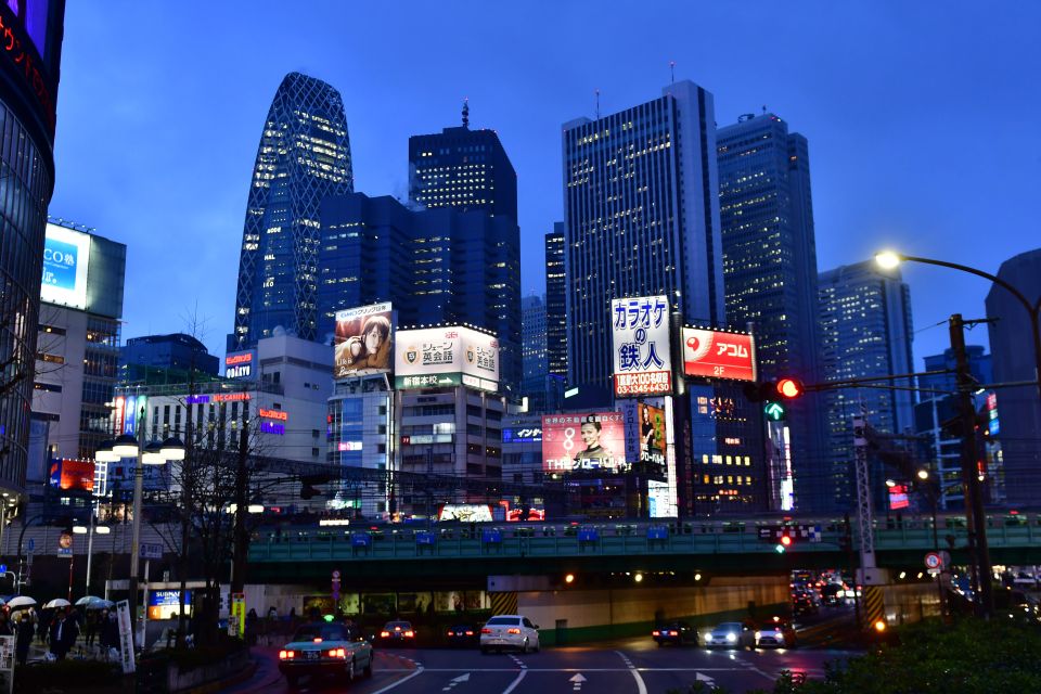 Tokyo: Photography Masterclass - Private Photo Lesson - Night Tour Options: Neon, Movement, and Why “Timing” Becomes the Technique