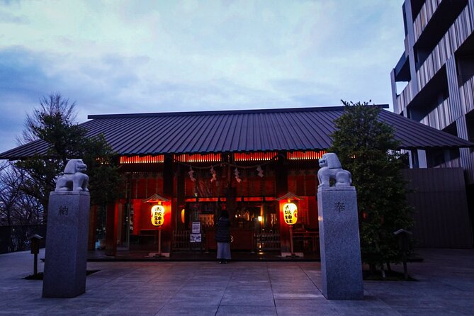 Tokyo Private Art Tour in Kagurazaka Shinjuku with Licensed Guide - Akagi Shrine: modern lines in a sacred setting