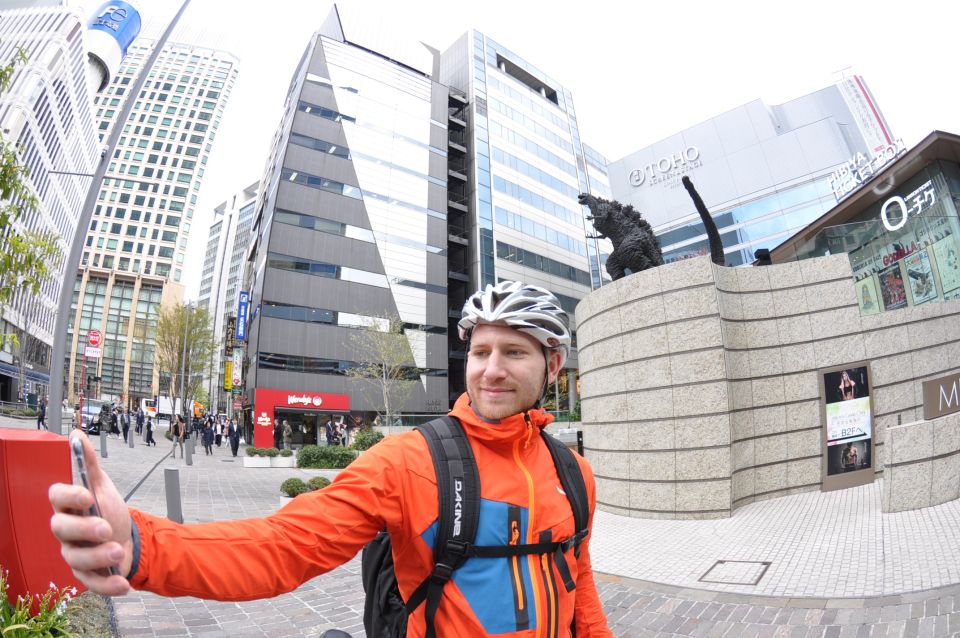 Tokyo: Private Cycling Tour with cute E-bike - E-bike climbing help: the slopes most tours avoid