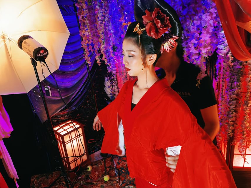 Tokyo: Private Makeover Photography Studio in Luxury Kimono - Photo booth coaching: how you get flattering poses fast