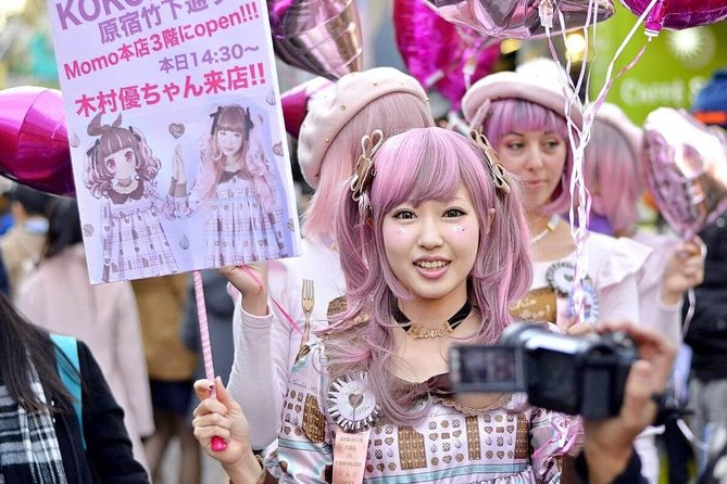 Tokyo Private Off-Beat Tour Hidden Oddities & Icons with a Local - The Quirky Café or Izakaya Break (Snack and Drink Included)