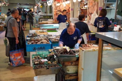 Tokyo: Private Tsukiji Street Food & Sake with Local Guide - Tsukiji Outer Market in 100 minutes: how you eat well without getting lost