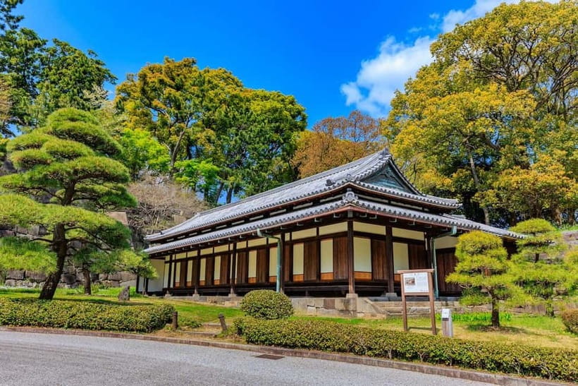 Tokyo: Pvt. Tour - Edo Castle & Imperial Palace East Gardens - Ninomaru Garden: Seasonal Color With a Human Explanation