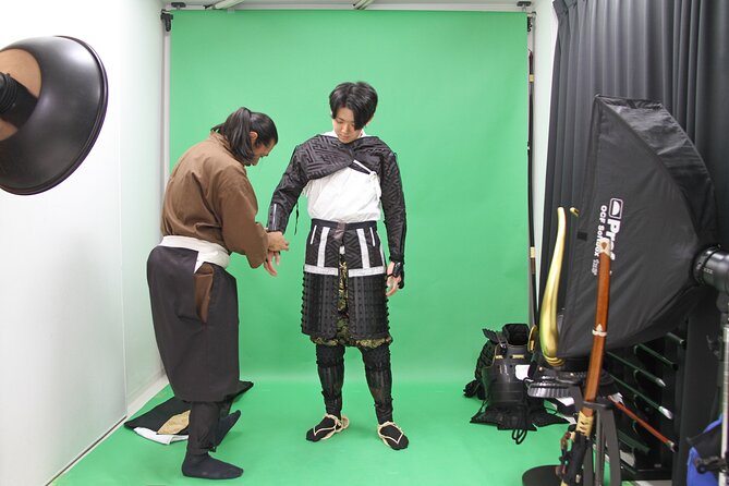 Tokyo Samurai Armor Experience in a Photo Studio - The Photo Session: Self-Portraits With Real Pose Help