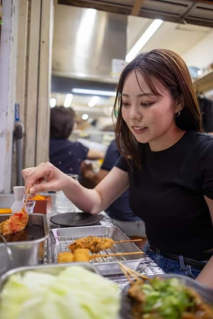 Tokyo: Shibuya Food Tour, Neon Lights & Local Flavors - Meeting at Hachiko Square and starting with a story