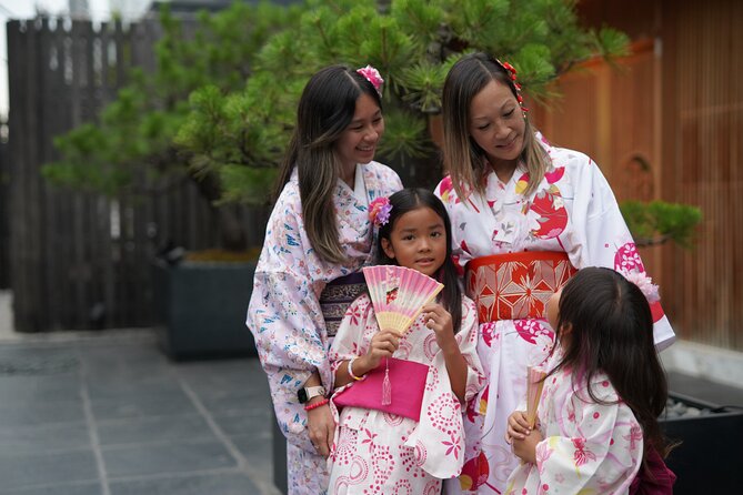Tokyo, Shibuya: Pro Photography in KIMONO / English-friendly - Choosing your kimono and getting dressed without the chaos