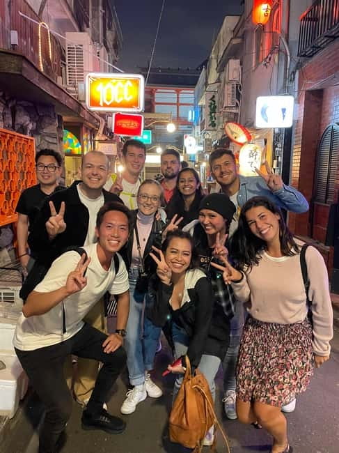 Tokyo: Shinjuku Bar and Izakaya Hopping Tour - Meeting Up in Shinjuku: WhatsApp and the 10-Minute Rule