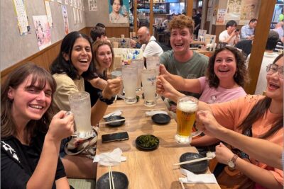Tokyo Shinjuku Bar Hopping –Wagyu , Ramen & 7 Dishes - Stop 1: Kabukicho Skewers at 鶏闘士一番街店 (About 50 Minutes)