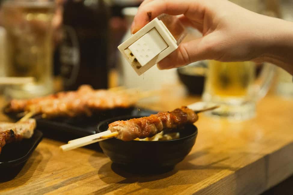 Tokyo: Shinjuku Izakaya and Golden Gai Bar Hopping Tour (2h) - Kabukicho neon walking: how the guide helps you read the street