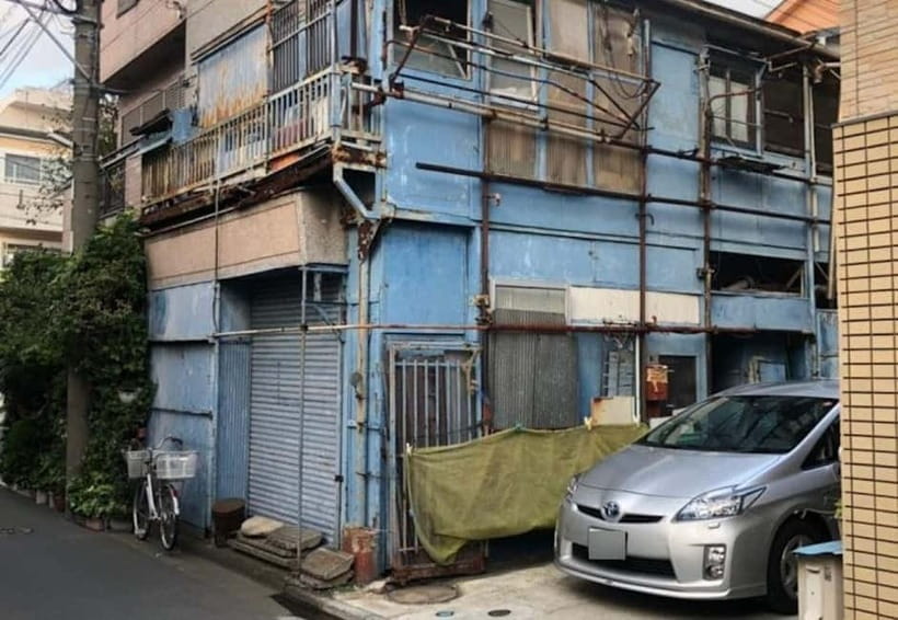 Tokyo: Shinjuku, Kawasaki, Slum & Red Light Tour with Pickup - Kawasaki: The 1-Hour Walk Through a Slum Area