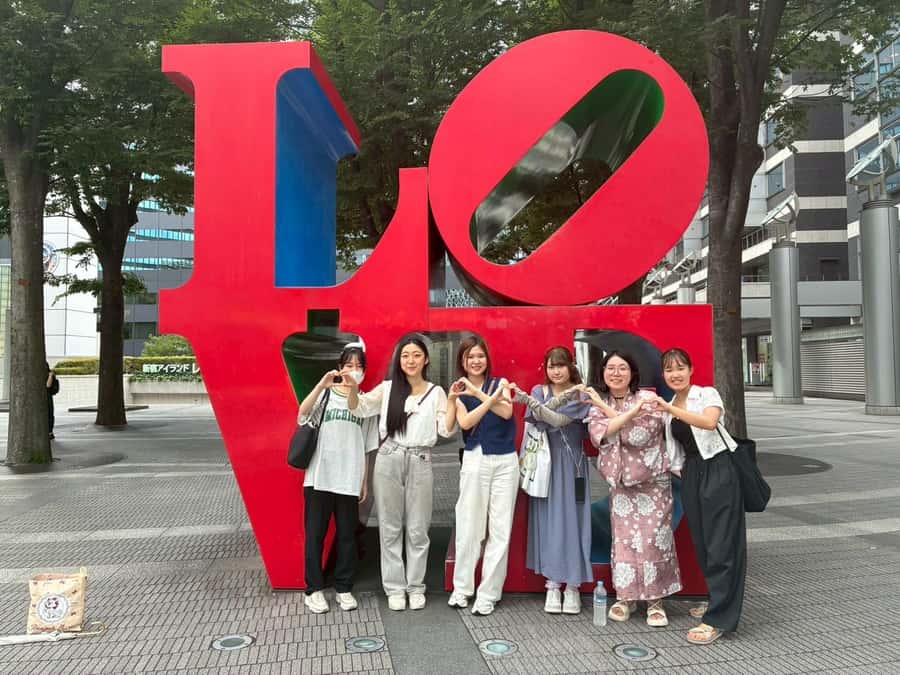 Tokyo: Shinjuku tour with university students in Tokyo - Golden Gai: entertainment with a guided sense of place