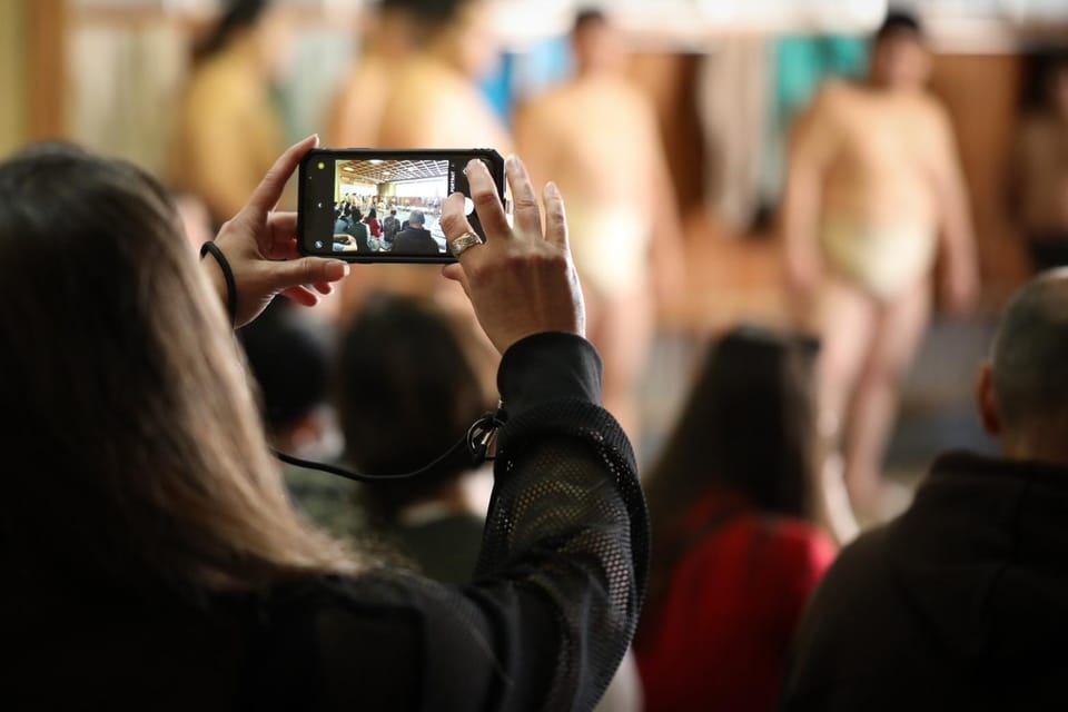 Tokyo: Sumo Morning Practice with journalists. Not fake show - Photo time and the reality of being close to rikishi