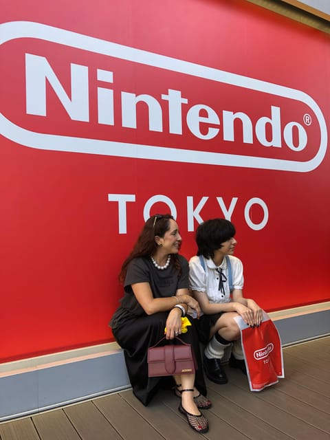 Tokyo Tour in Spanish (Shibuya - Harajuku - Shinjuku) - Shibuya Crossing: photo time, shopping time, and why it’s more than a people-magnet