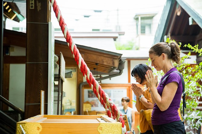 Tokyo Tsukiji Fish Market Food and Culture Walking Tour - Old Tsukiji Market: the snack-and-customs stretch