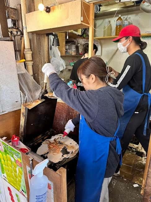 Tokyo: Tsukiji Fish Market Foodie and Educational Tour - Tsukiji Outer Market: food hunting with guidance (and smart optional spending)