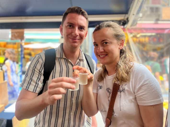 Tokyo: Tsukiji Fish Market Guided Walking Tour - The 5-minute walk to the Outer Market: why guides matter here