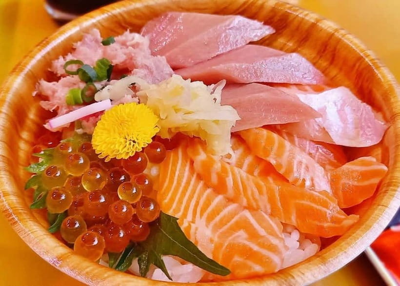 Tokyo: Tsukiji Market and Hama-rikyu Gardens Guided Tour - Walking the short link to Hama-rikyū: the Tokyo contrast