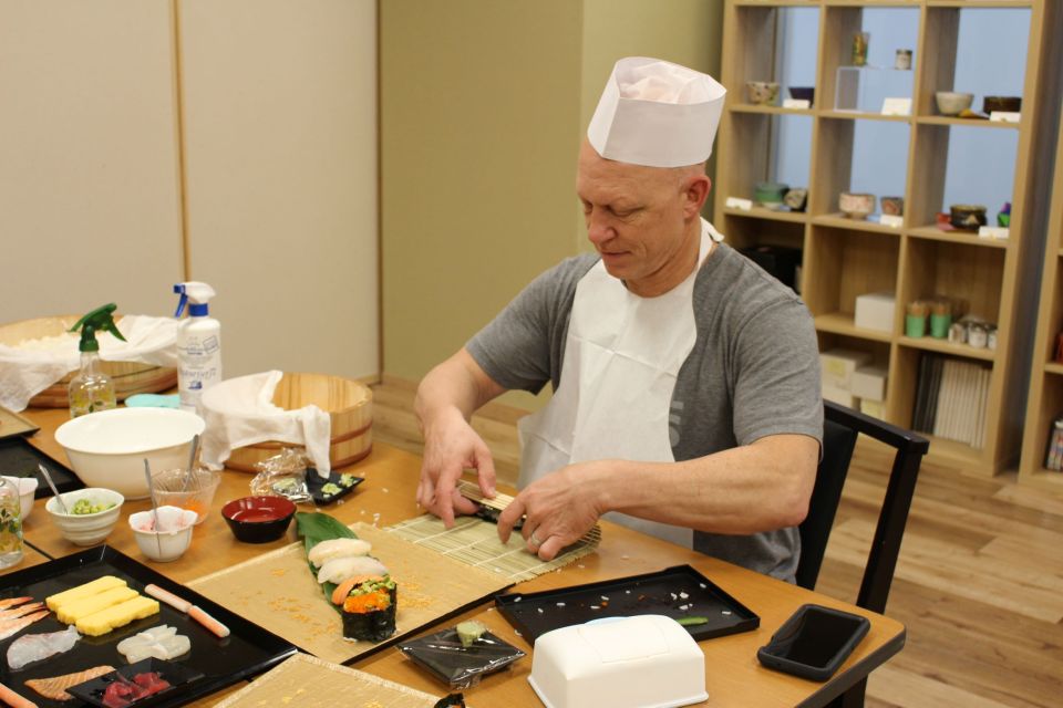 Tokyo: Tsukiji Market Guided Tour & Sushi-Making Experience - Sushi masterclass: make nigiri, hosomaki, and gunkanmaki