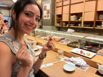 Tokyo: Tsukiji walk & sushi private tour with Uni Students - Finding Your Student Guide Near Tsukiji Station (and Keeping It Easy)