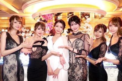 Tokyo VIP Night Out: Private Hostess Club and Karaoke Experience - Kyabakura VIP time: translation, open bar, and hostess rotation