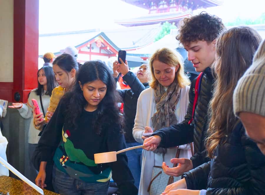 Tokyo : Visite des temples d'Asakusa avec guide français - Omikuji and Healing Incense: Two Experiences You Actually Do