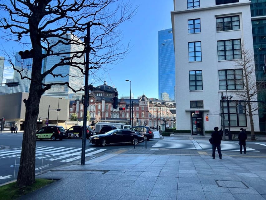 Tokyo walking tour around Imperial Palace and Tokyo Station - Japan Post, KITTE, and the Photo-Ready View Logic