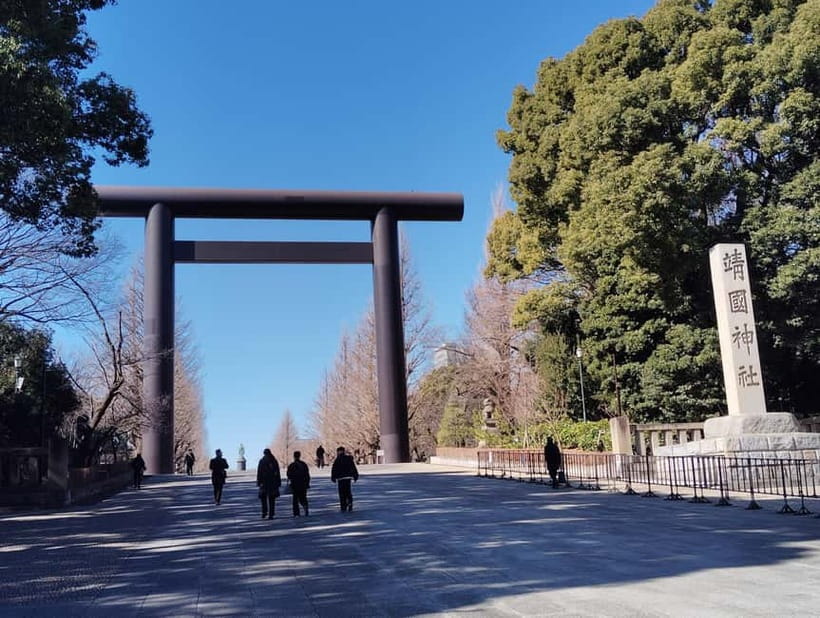 Tokyo War History Tour: Yasukuni Shrine & War Museum - Why Yasukuni Shrine is more than a stop on a map