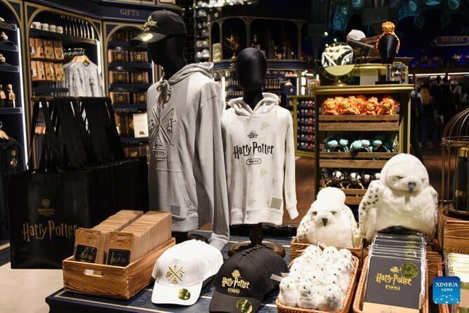 Tokyo WB. Studio Tour Harry Potter's Creation E-Ticket Optional - The Tokyo-Exclusive London Ministry of Magic Set: Why This Stop Is Worth It