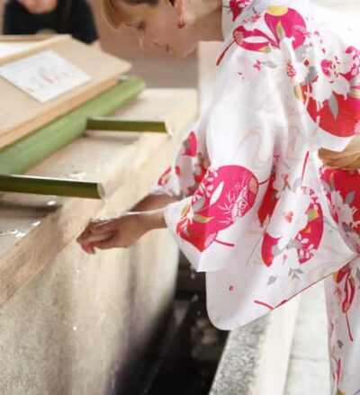 :Tokyo,Shibuya /Meiji Shrine tour in KIMONO/English-friendly - Harajuku meet-up: choosing your kimono at SHIBUI