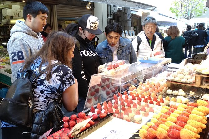 Toyosu Market Morning Tuna Auction and Tsukiji Food Tour with Licensed Guide - Tsukiji Outer Market after the auction: shopping and breakfast without wasting time