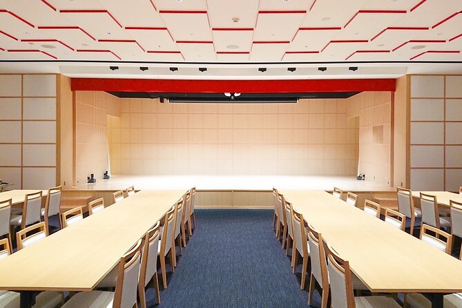 Traditional Japanese Comedy, Juggling & Magic Live Show in Tokyo - Breaking down the three acts: Rakugo, Daikagura, and Wazuma