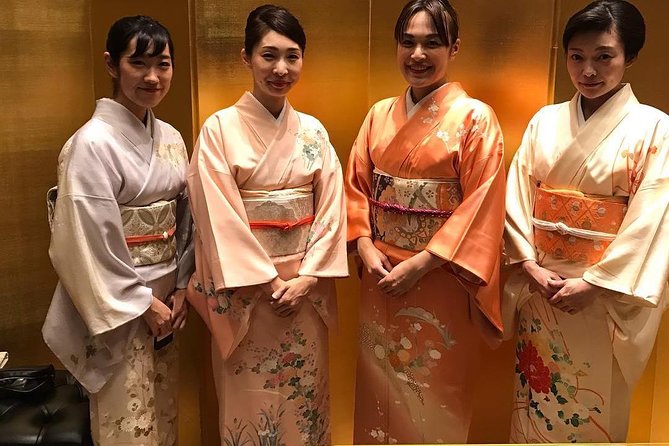 Traditional Japanese Music ZAKURO SHOW in Tokyo - Up close in a cozy room: how to get the most out of your seats