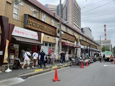 Tsukiji: Outer Market Walking Tour & Sake Tasting Experience - Tsukiji Outer Market: How the Guide Helps You Eat Like a Local