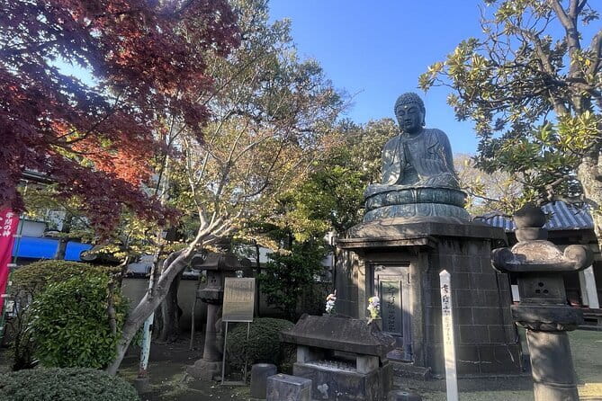 Ueno and Yanaka Culture Art Walking Tour in Old Tokyo - Yanaka Cemetery and the Buddha statues: a quiet ending that feels earned