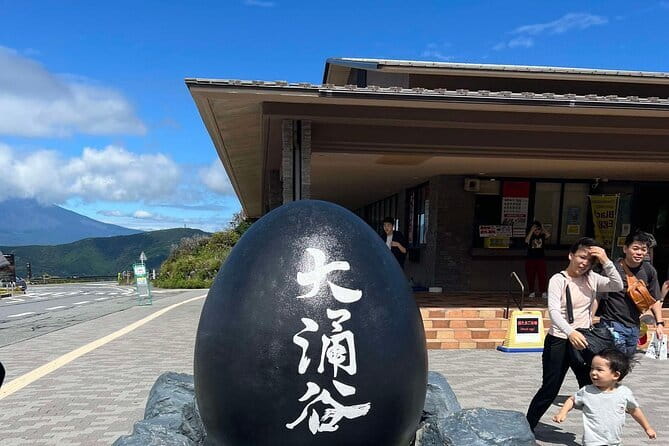 Wonderful Peaks & Peace: Mt. Fuji, Fuji Stupa & Hakone Tour - Kawaguchi, Oishi Park, and Yamanaka: Your Fuji Lake Rotation
