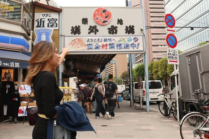 【Spanish/ English】Tsukiji Matcha at a 100-Year old Japanese shop - Tsukiji Matcha in a 100-Year Tea Shop: A Calm Alternative
