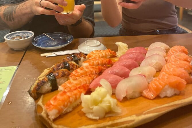 【Spanish/ English】Tsukiji Matcha at a 100-Year old Japanese shop - Tsukiji Hongan-ji Temple First: Free Admission, Big Atmosphere
